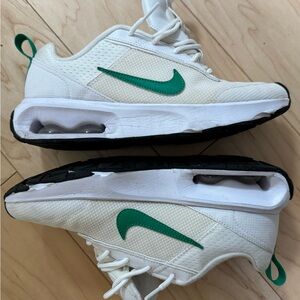 Nike Air Max INTRLK Lite Cream and Green Air Max Sneakers Black Sole